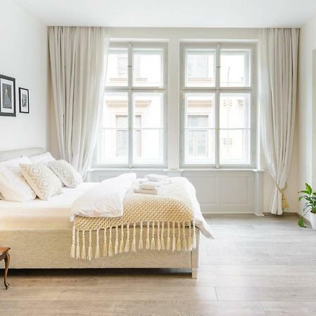 Stylish, Light-Filled Home In The Historic Center Praga Exterior foto