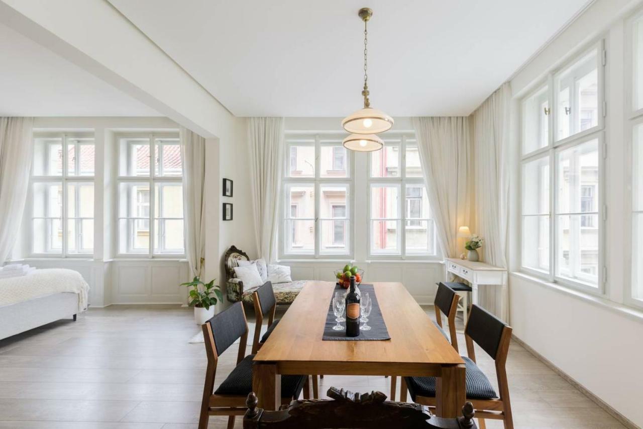 Stylish, Light-Filled Home In The Historic Center Praga Exterior foto