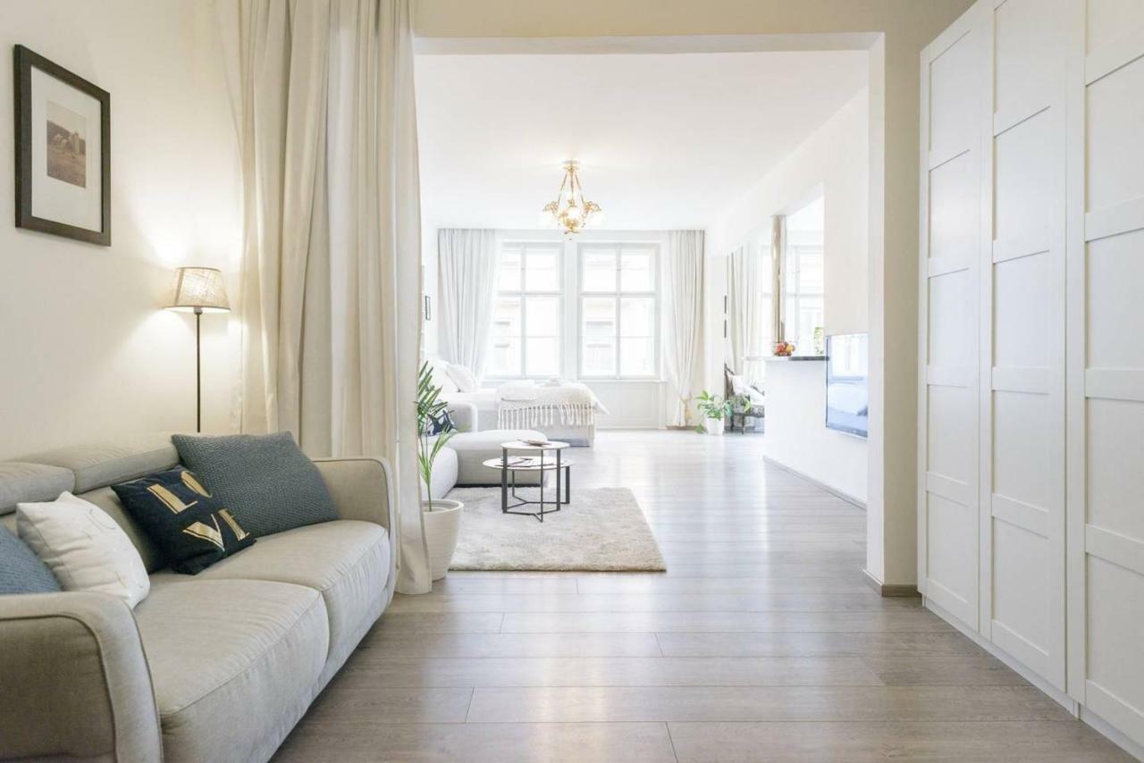 Stylish, Light-Filled Home In The Historic Center Praga Exterior foto
