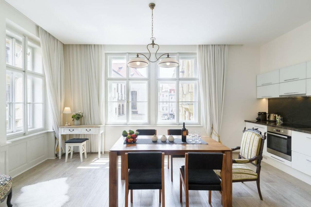 Stylish, Light-Filled Home In The Historic Center Praga Exterior foto