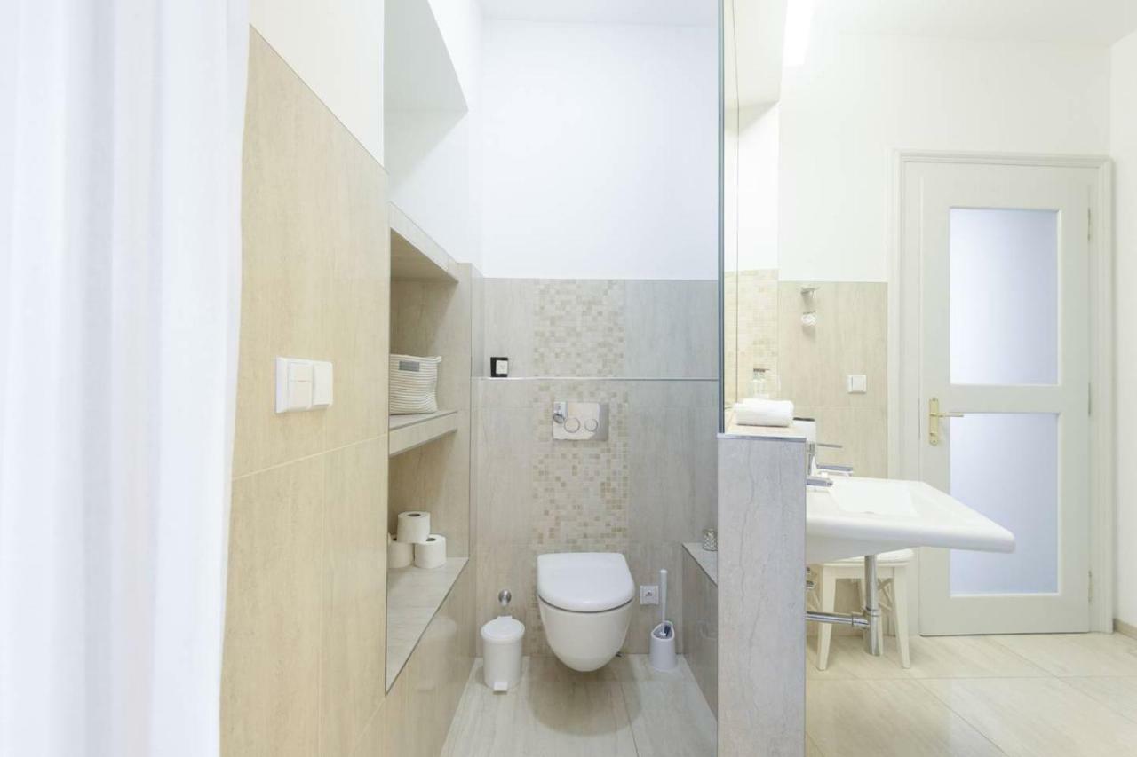 Stylish, Light-Filled Home In The Historic Center Praga Exterior foto