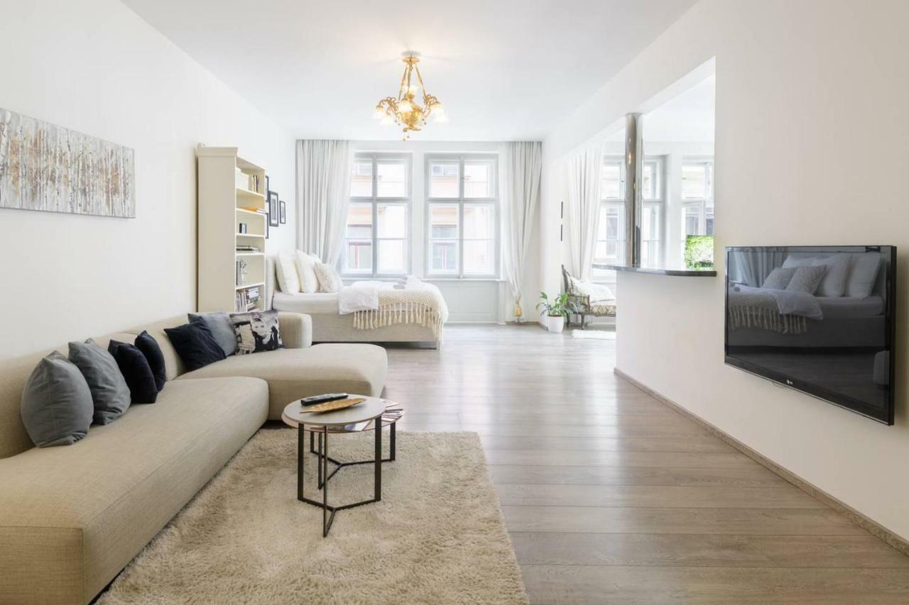Stylish, Light-Filled Home In The Historic Center Praga Exterior foto