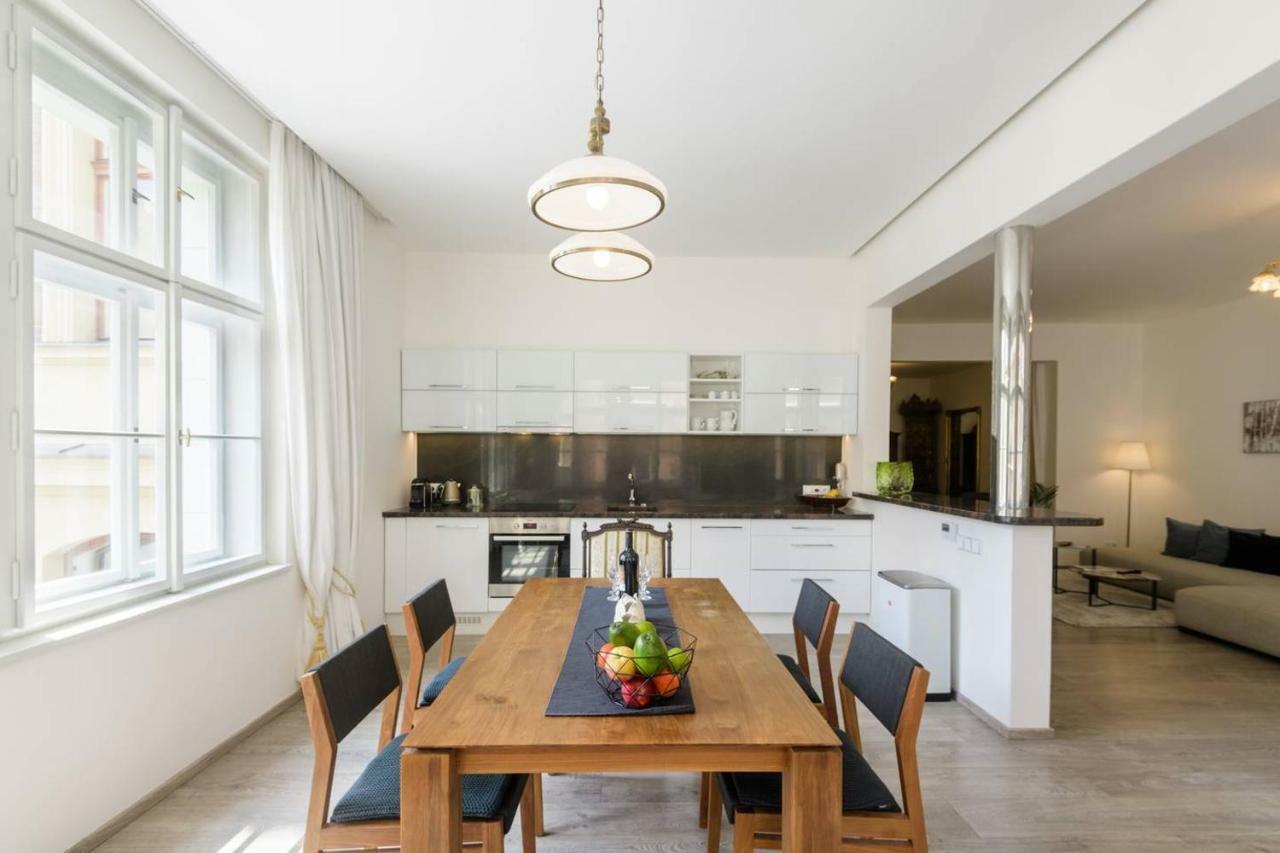 Stylish, Light-Filled Home In The Historic Center Praga Exterior foto
