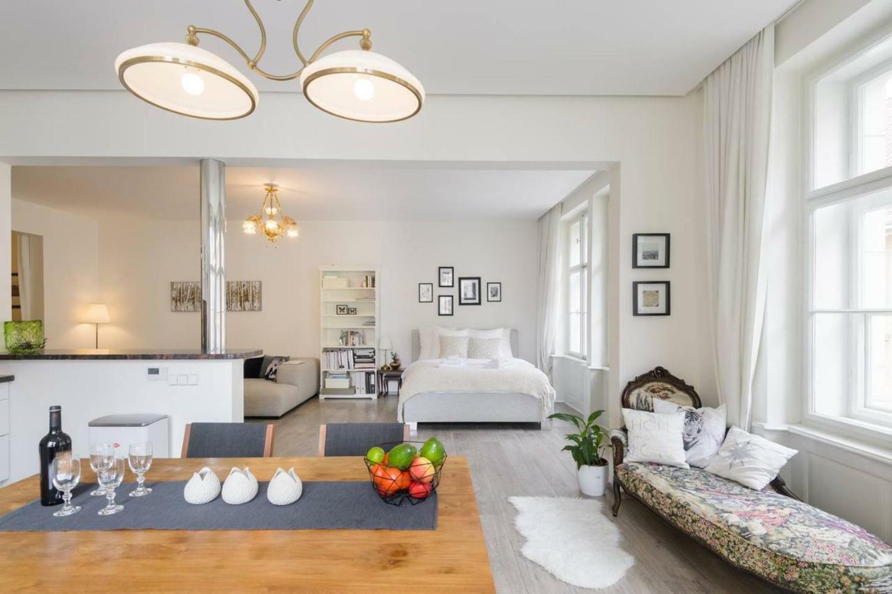Stylish, Light-Filled Home In The Historic Center Praga Exterior foto