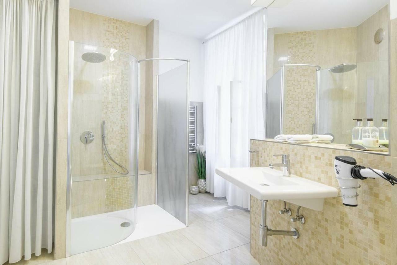 Stylish, Light-Filled Home In The Historic Center Praga Exterior foto