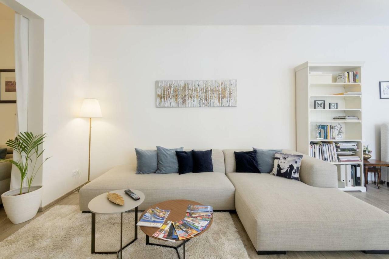 Stylish, Light-Filled Home In The Historic Center Praga Exterior foto