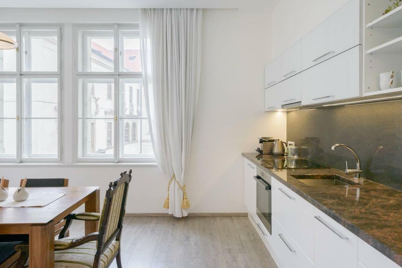 Stylish, Light-Filled Home In The Historic Center Praga Exterior foto