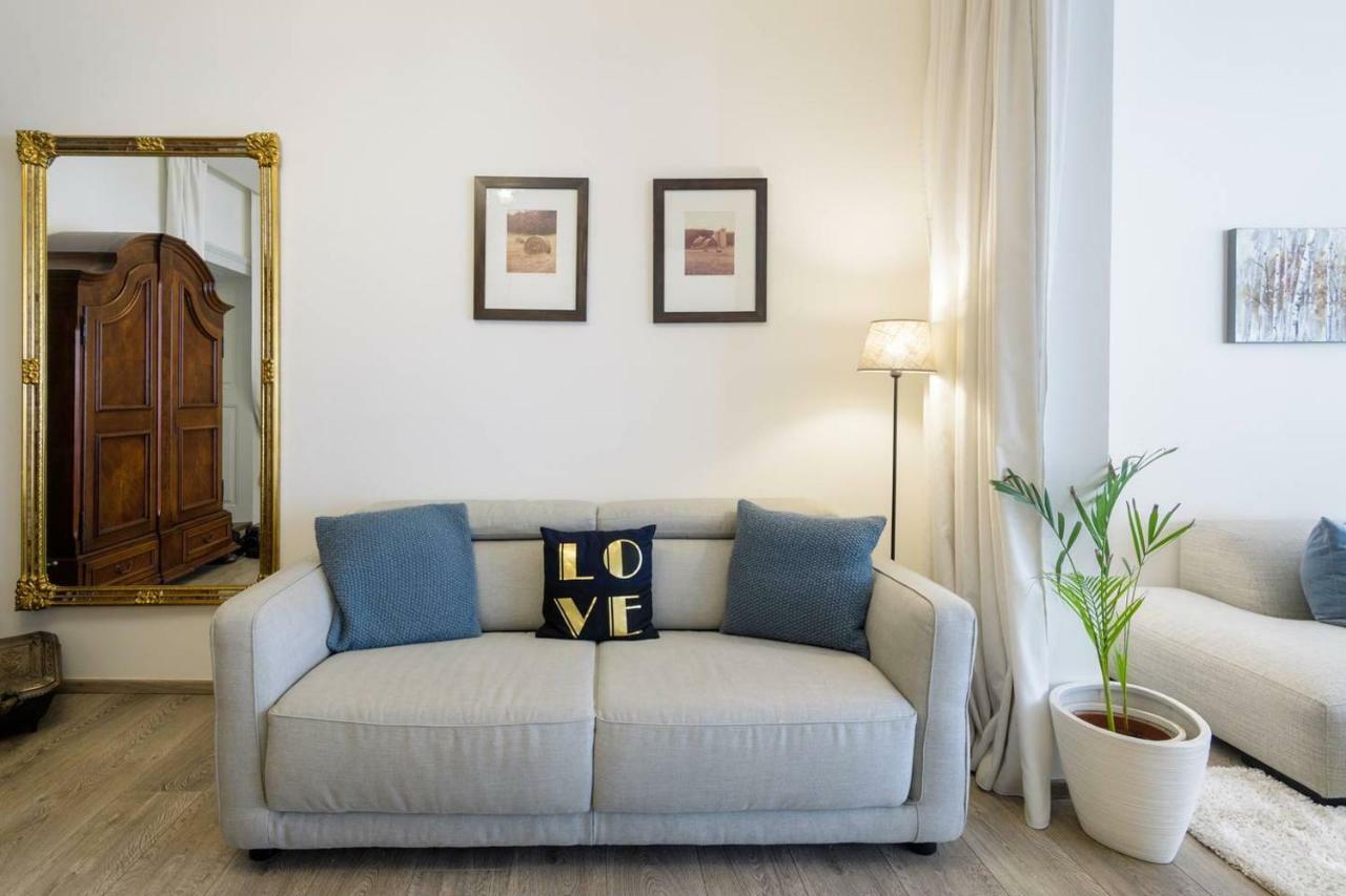Stylish, Light-Filled Home In The Historic Center Praga Exterior foto