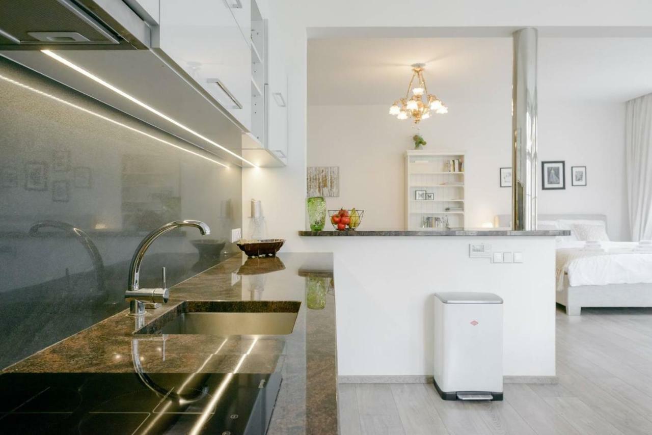 Stylish, Light-Filled Home In The Historic Center Praga Exterior foto