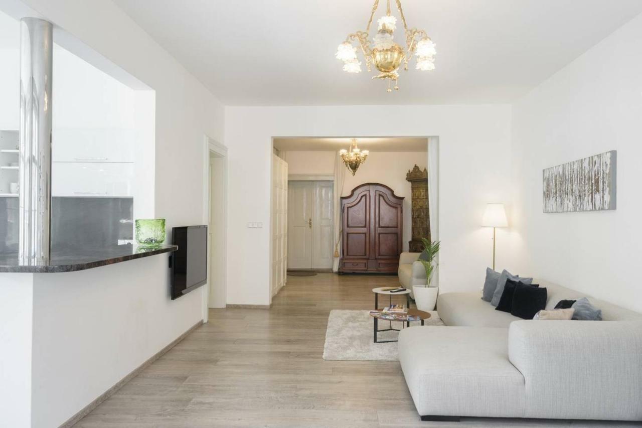 Stylish, Light-Filled Home In The Historic Center Praga Exterior foto